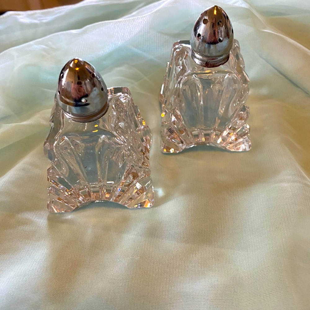 CRYSTAL SALT AND PEPPER SHAKER - Picture 7 of 7